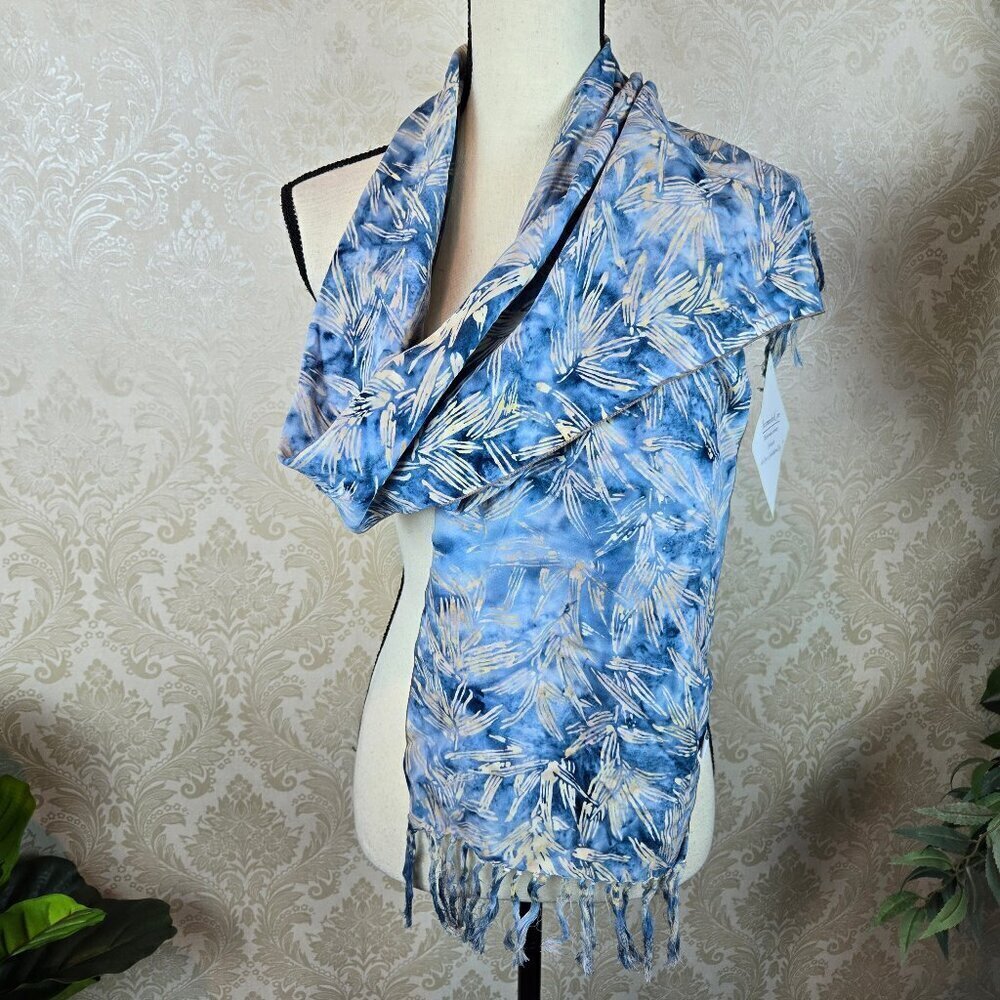 Island Batik Blue and Cream Batik Oblong Scarf Fringed Ends Hand Dyed NWT